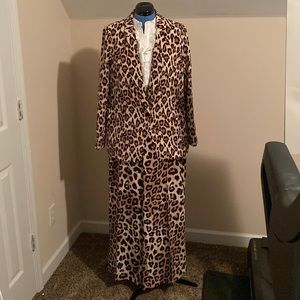 Banana Republic size 14 Ladies Leopard Print Suit